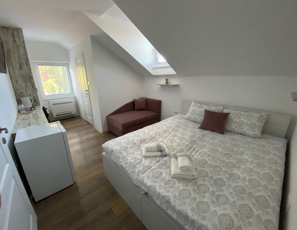 Omis Rooms Pančevo Exteriér fotografie